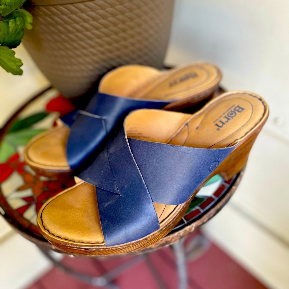 Navy blue Born sandals in perfect shape